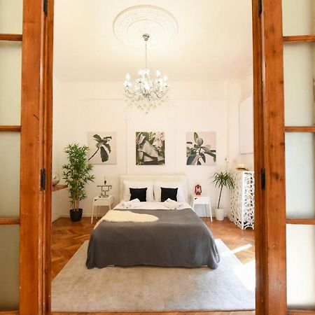 Love.Travel.Explore ♥️Apt W/ Balcony In Old Town Apartment บูคาเรสต์ ภายนอก รูปภาพ