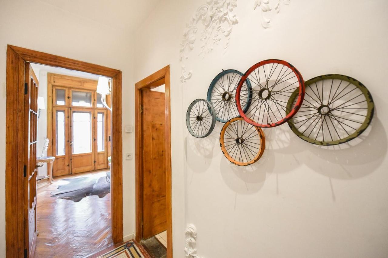 Love.Travel.Explore ♥️Apt W/ Balcony In Old Town Apartment บูคาเรสต์ ภายนอก รูปภาพ