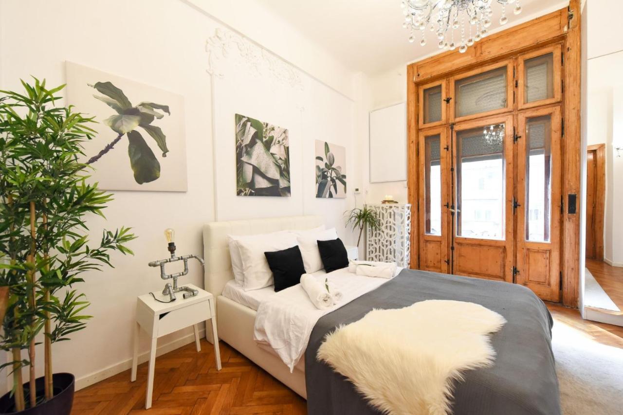 Love.Travel.Explore ♥️Apt W/ Balcony In Old Town Apartment บูคาเรสต์ ภายนอก รูปภาพ