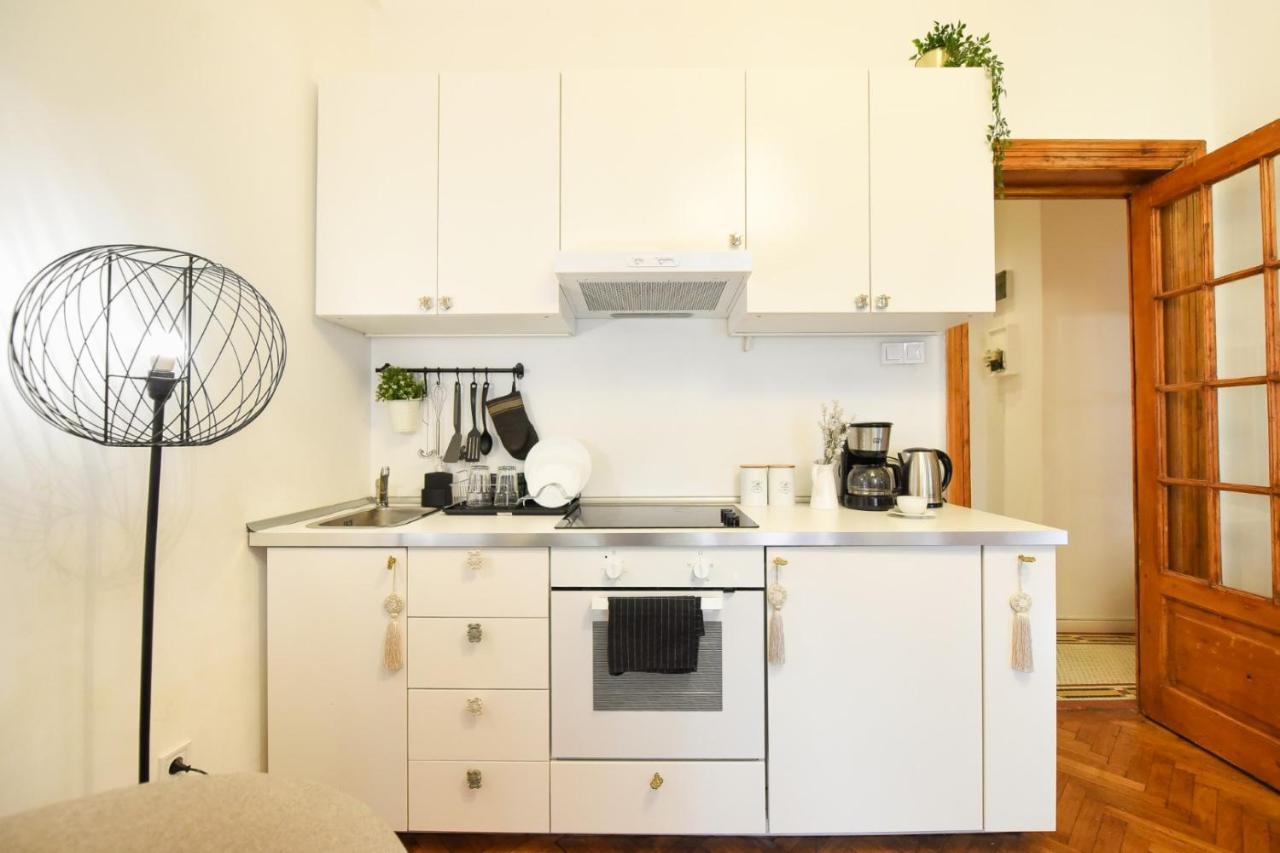 Love.Travel.Explore ♥️Apt W/ Balcony In Old Town Apartment บูคาเรสต์ ภายนอก รูปภาพ