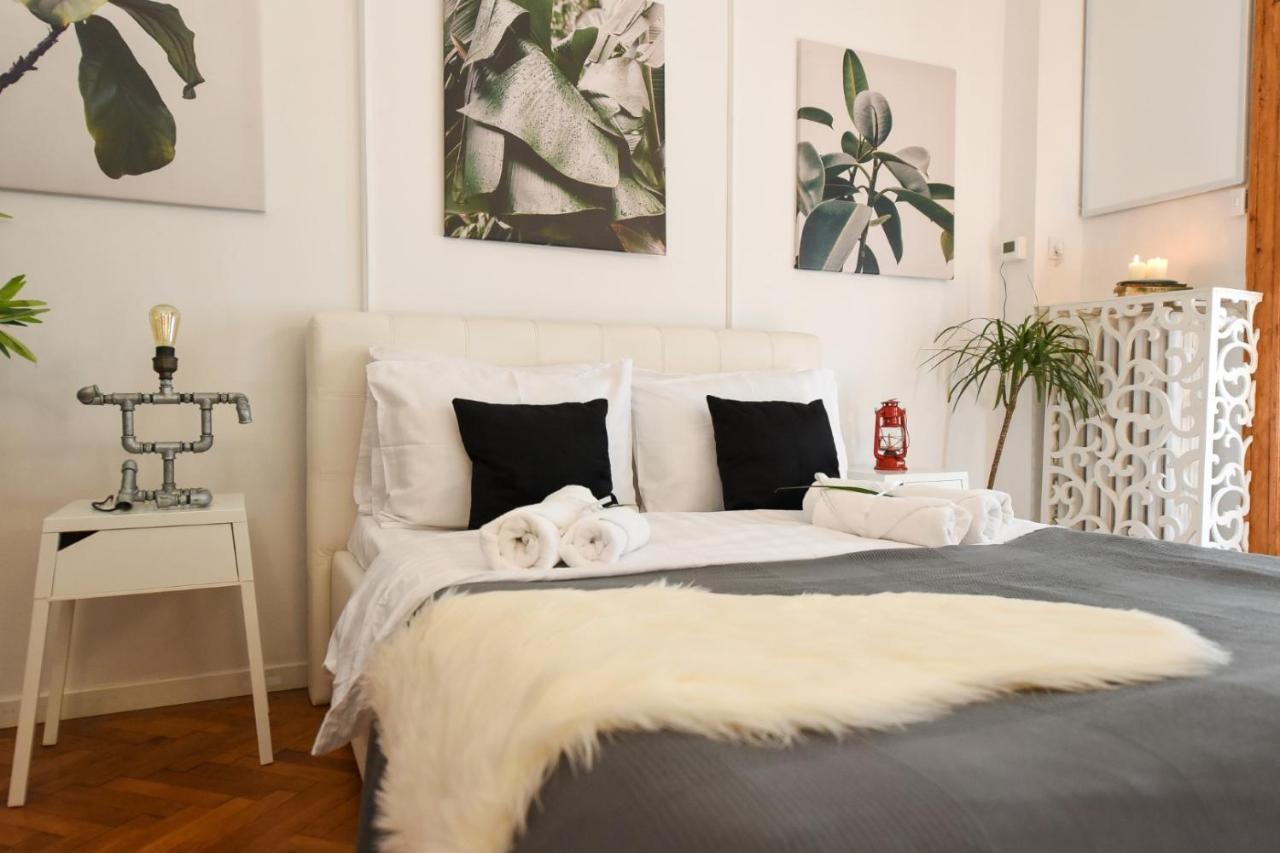 Love.Travel.Explore ♥️Apt W/ Balcony In Old Town Apartment บูคาเรสต์ ภายนอก รูปภาพ