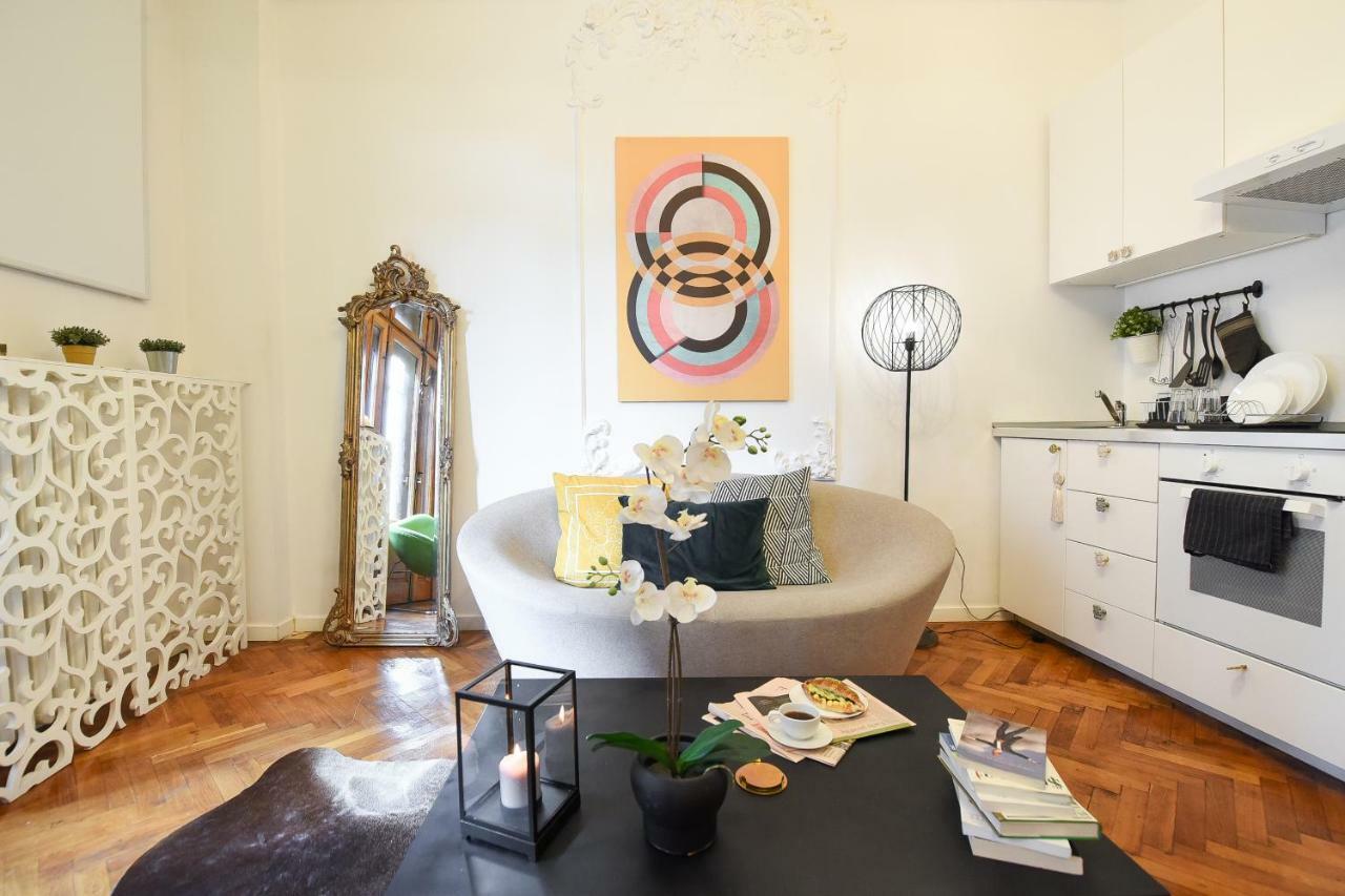Love.Travel.Explore ♥️Apt W/ Balcony In Old Town Apartment บูคาเรสต์ ภายนอก รูปภาพ