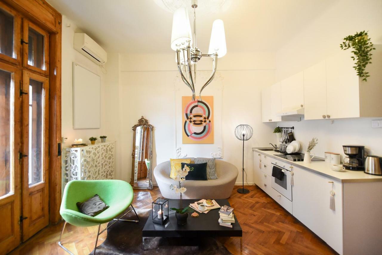 Love.Travel.Explore ♥️Apt W/ Balcony In Old Town Apartment บูคาเรสต์ ภายนอก รูปภาพ